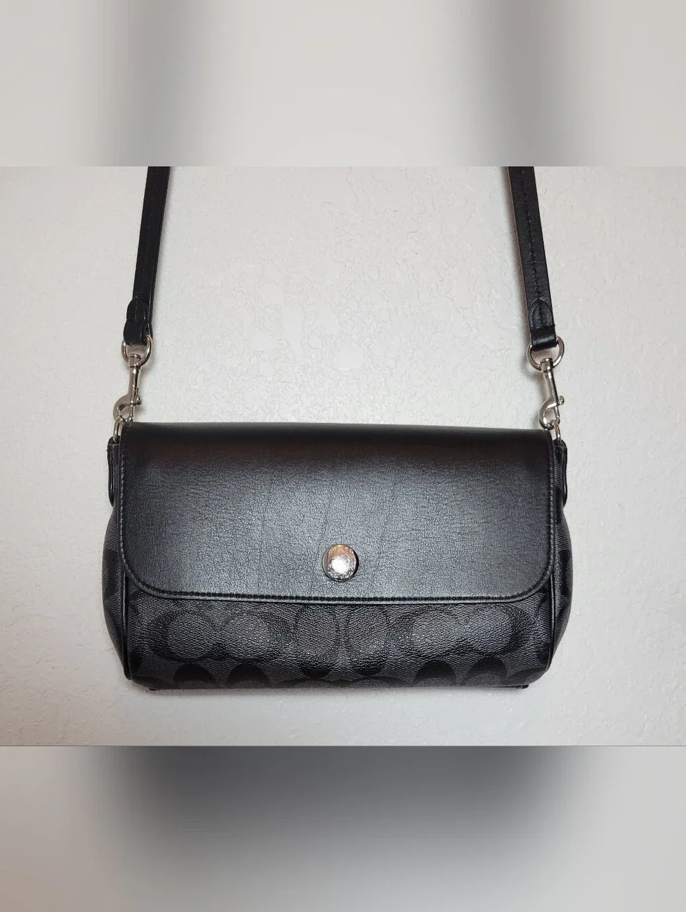 Coach Reversible Crossbody Black/Gray Signature Logo Canvas & Leather - Read